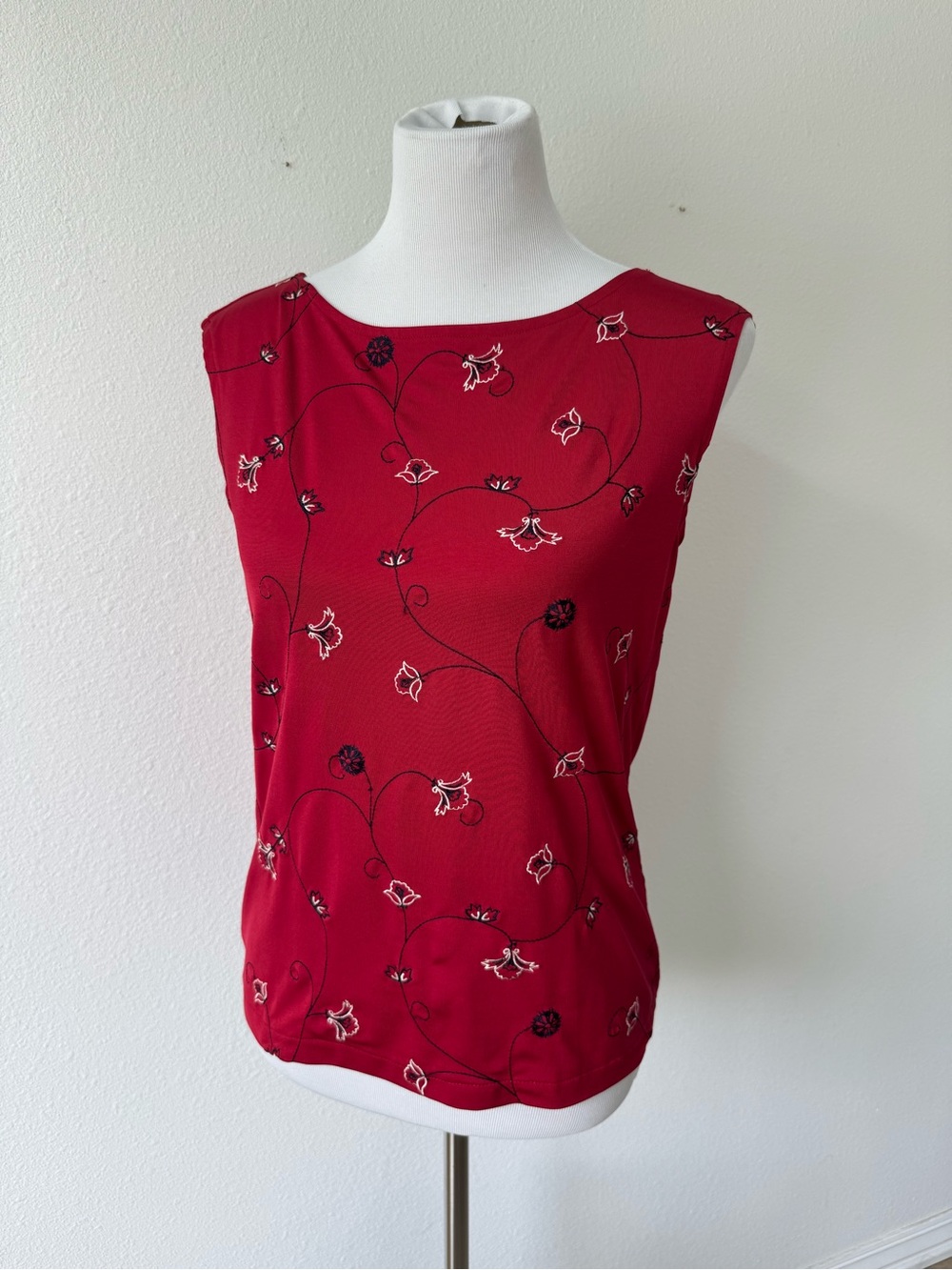 Liz Claiborne Collection Red Floral Embroidery Tank Top